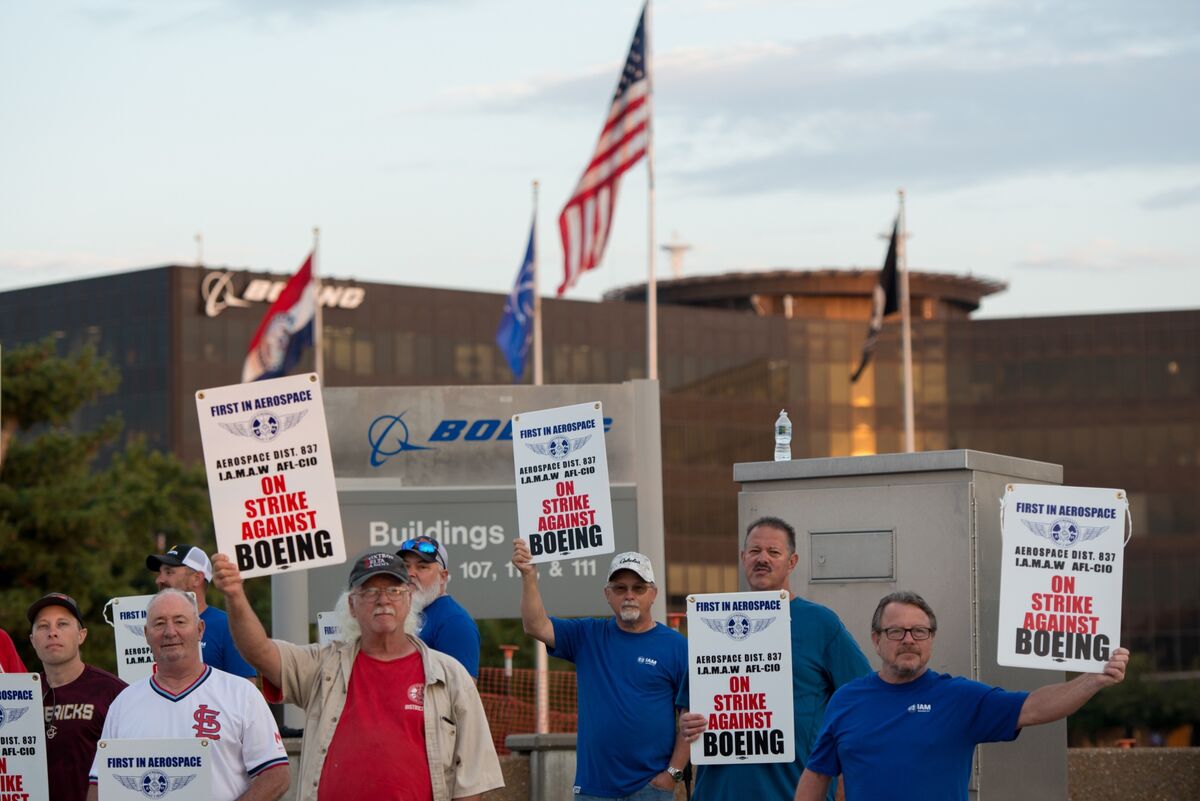 Boeing, St. Louis Union Resume Contract Talks Amid Strike