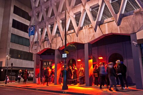 London restaurant's notorious for their outside queue's . This is Meat Liquor or MEATliquor as it describes itself. US-style burgers, chicken wings and cocktails at trendy diner with graffiti decor and loud music.willing to queue for tables inspite of i