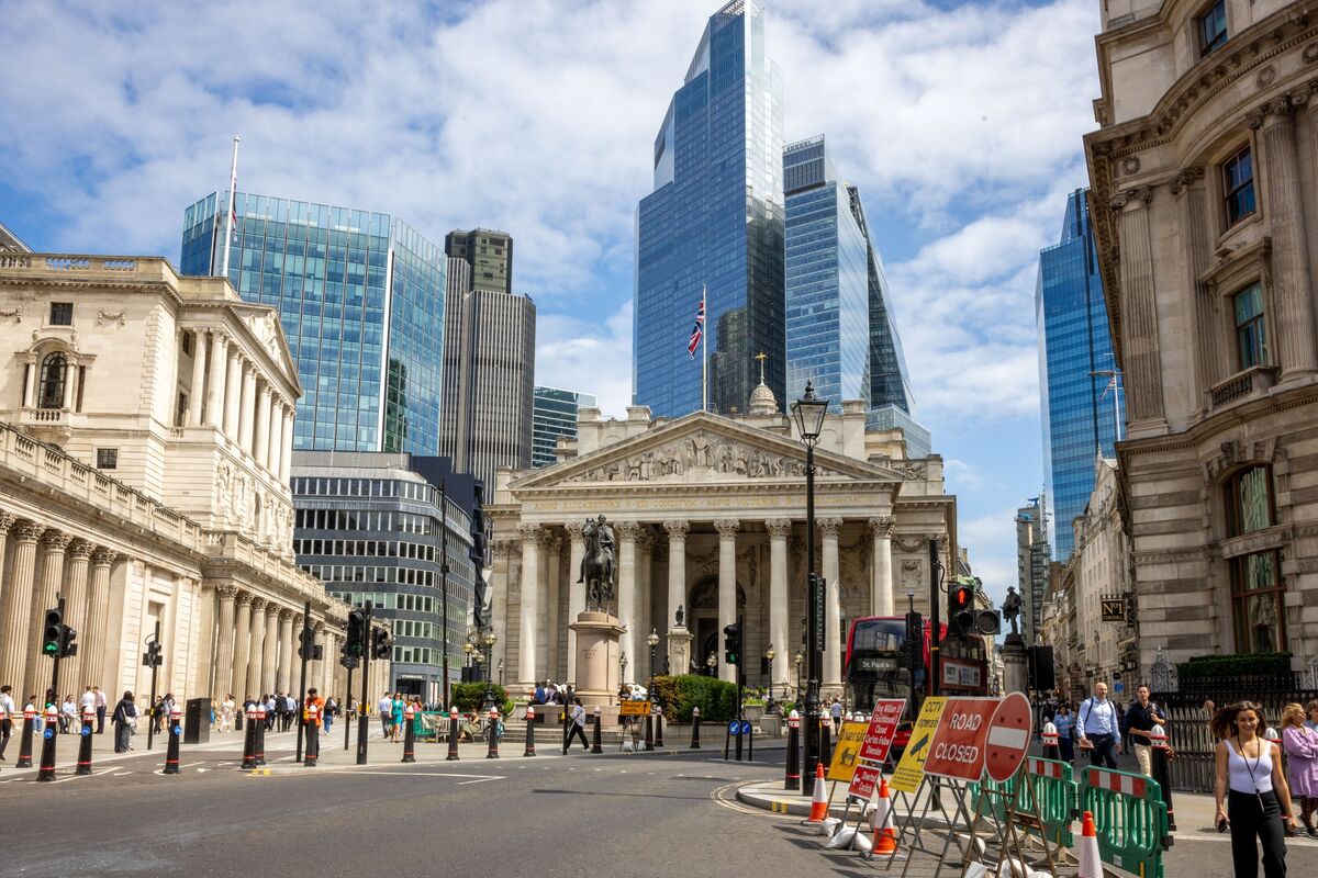 UK Stats Office Defies Traders by Keeping 7 a.m. Release Time