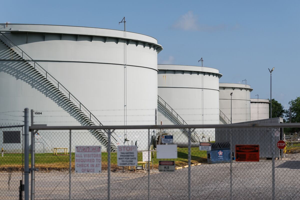 bloomberg.com - Julian Hast - US Natural Gas Drops With Oil on Effects of Iran Pressure Plan