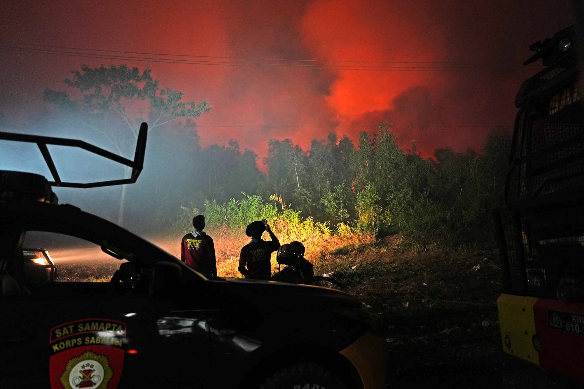 Indonesia Police extinguish forest and land fires in Banjar, South Kalimantan, Indonesia, on Tuesday, Sept. 21, 2026. Photographer: Dimas Ardian/Bloomberg