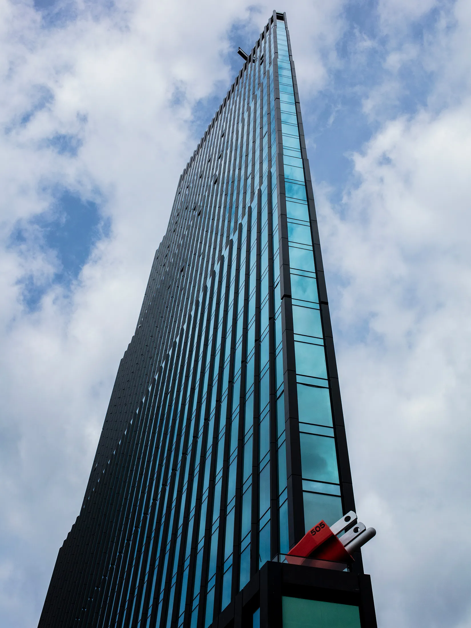 The&nbsp;first tower in the Alloy Block development in downtown Brooklyn, which&nbsp;runs entirely on electricity.