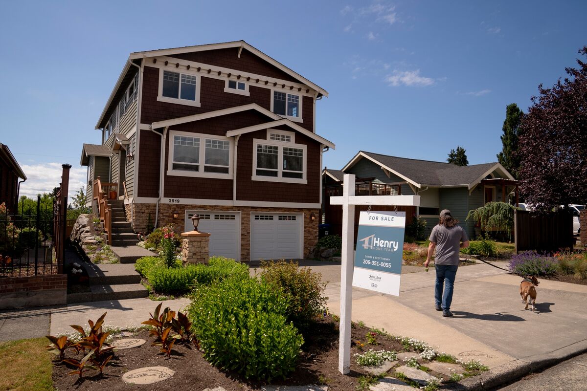 US Pending Home Sales Index Slides to Record Low on High Rates - Bloomberg