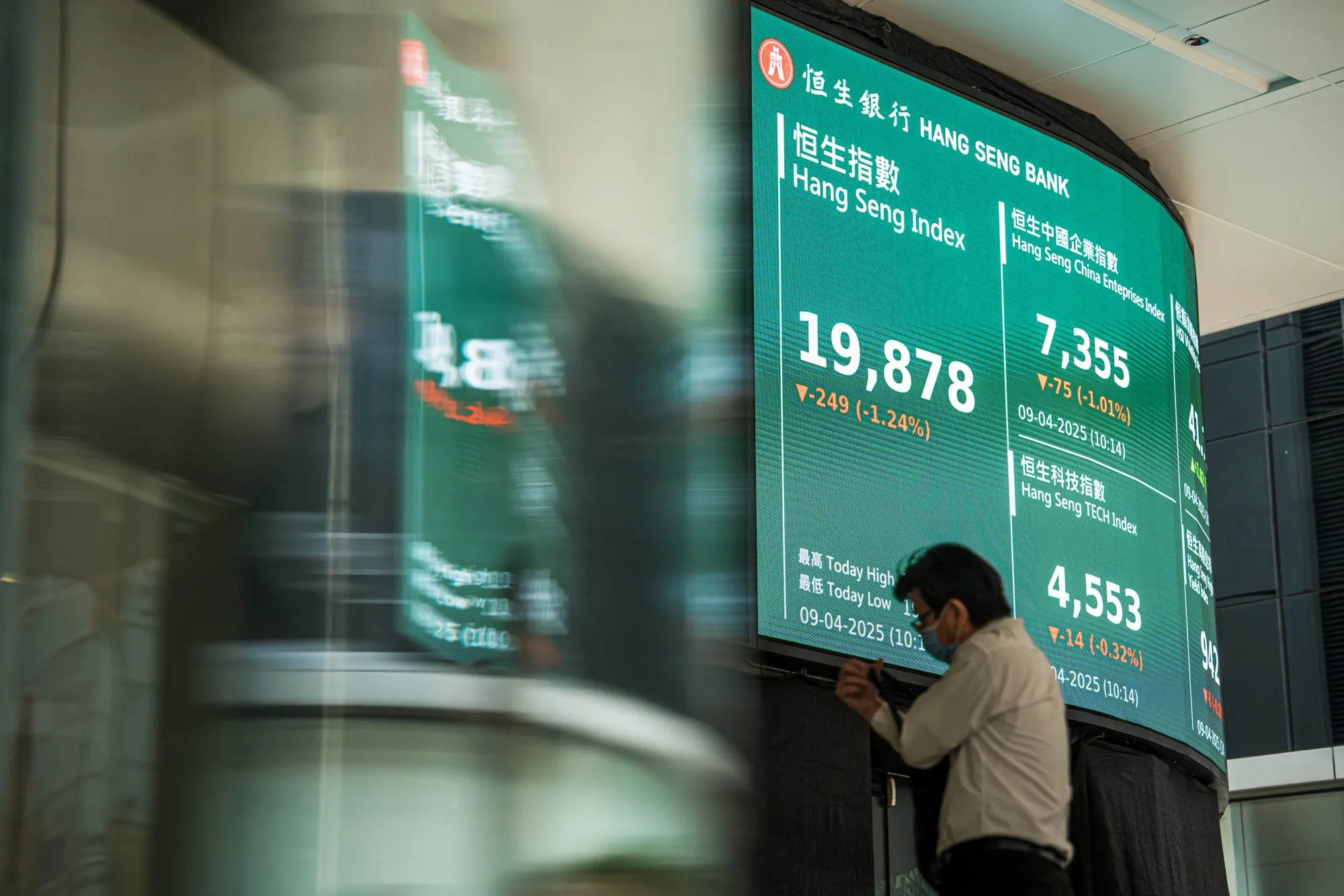 The Hang Seng Index outside the Hang Seng Bank headquarters in Hong Kong.