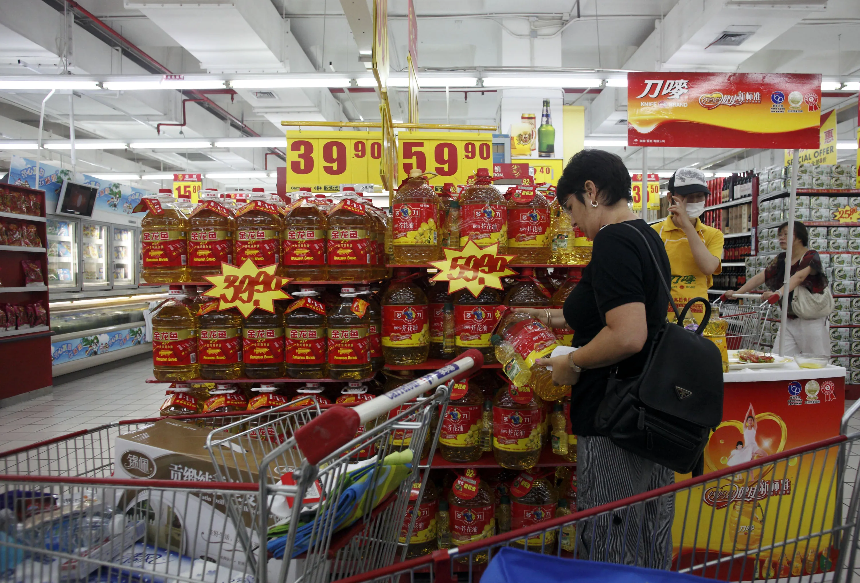 Wilmar International Ltd. Arawana brand cooking oil at a supermarket in Shanghai.