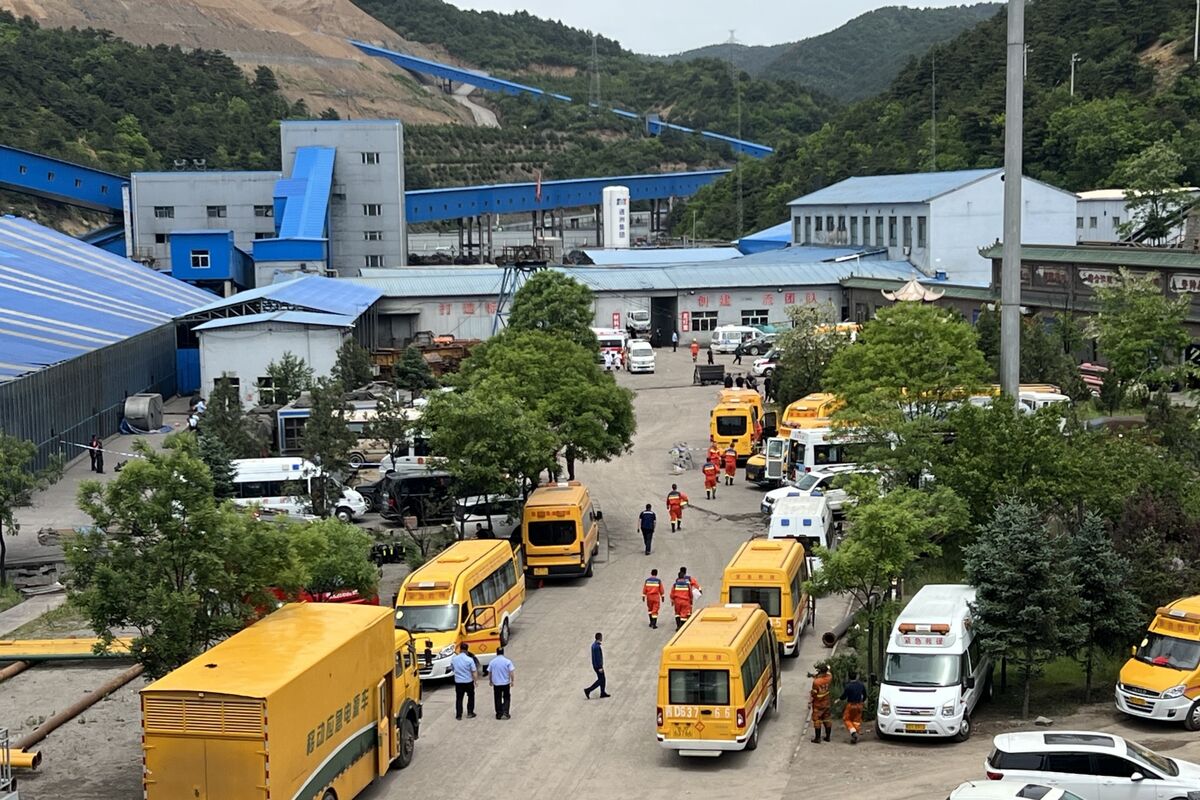 bloomberg.com - Alfred Cang - China Coal-Mine Blast Exposes Limits of National Safety Drive