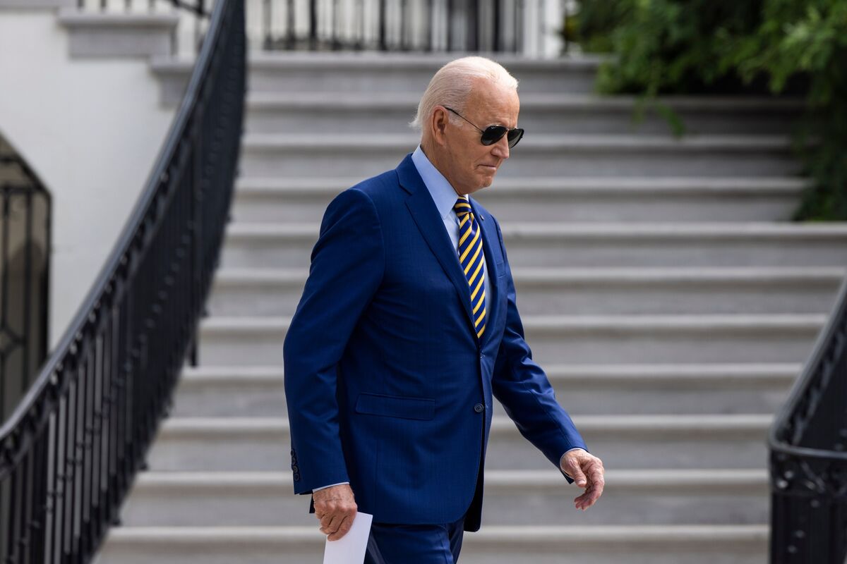 Biden Agrees to Provide Cluster Bombs to Ukraine Amid Concerns for Civilian Safety