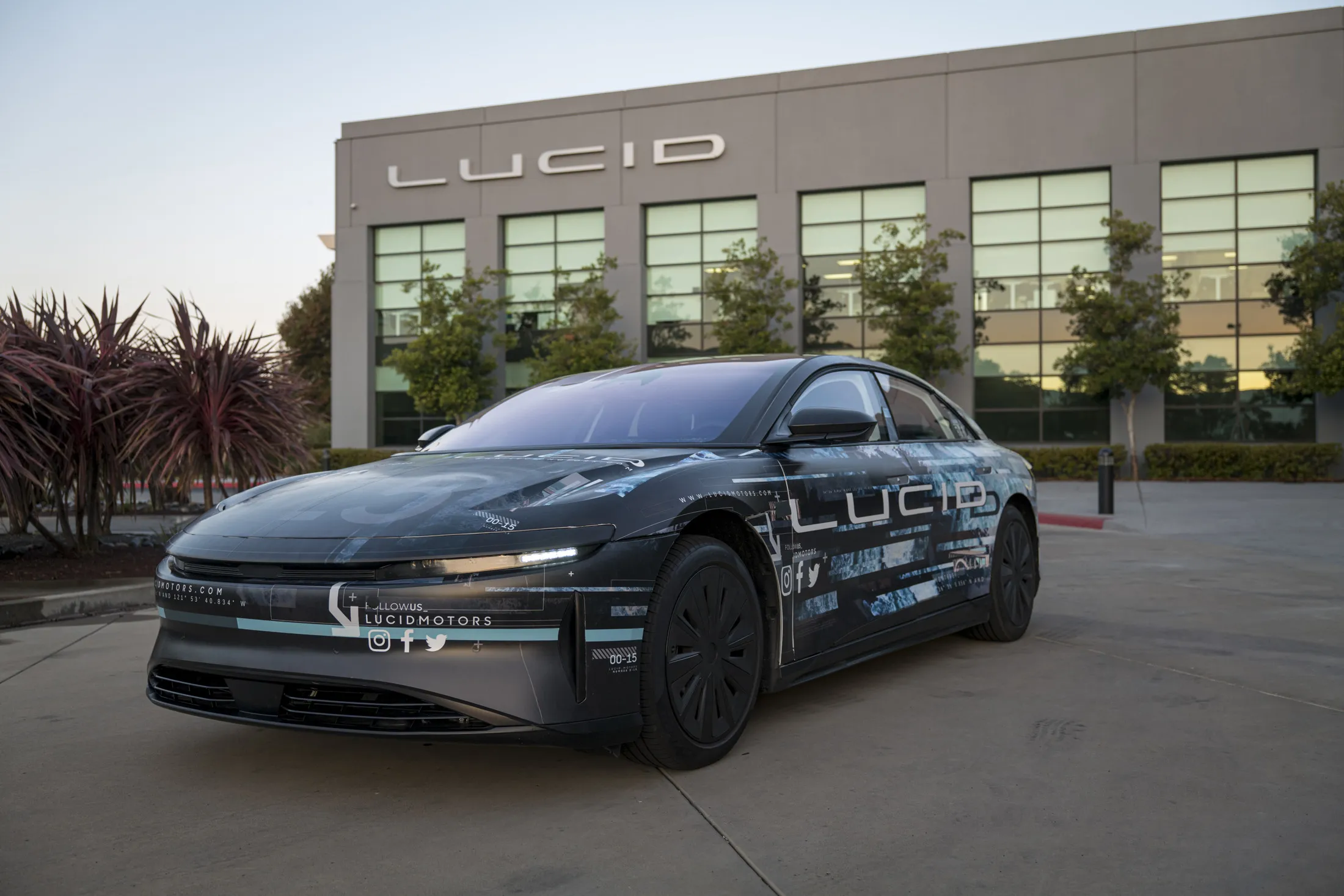 Lucid Air Electric Car Test Ride 500 Mile Range Has Arrived Bloomberg