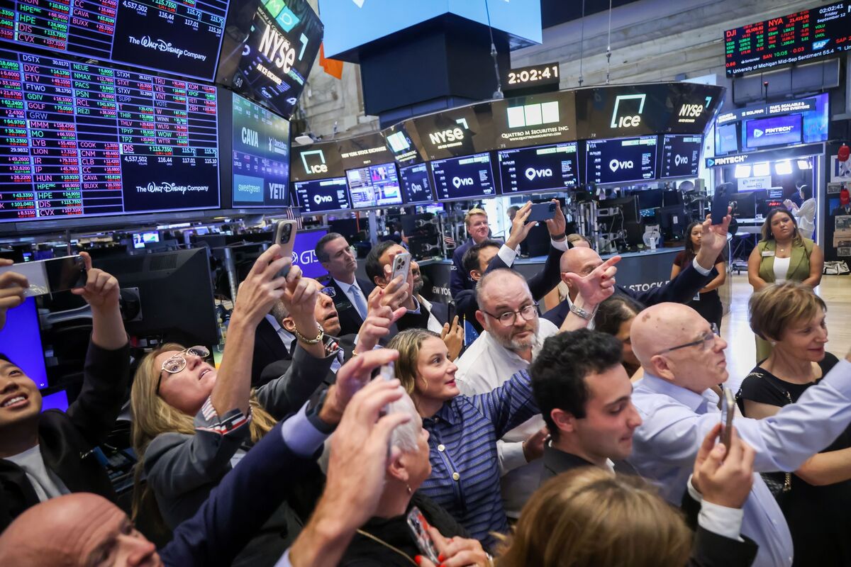 Understanding the Dollar-Stock Disconnect