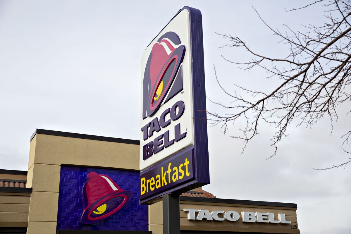 What Taco Bell s 100 000 Salary Offer Says About U S Jobs Bloomberg