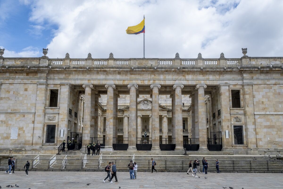Colombia Raises $9 Billion in Collateral to Secure Swap Deal