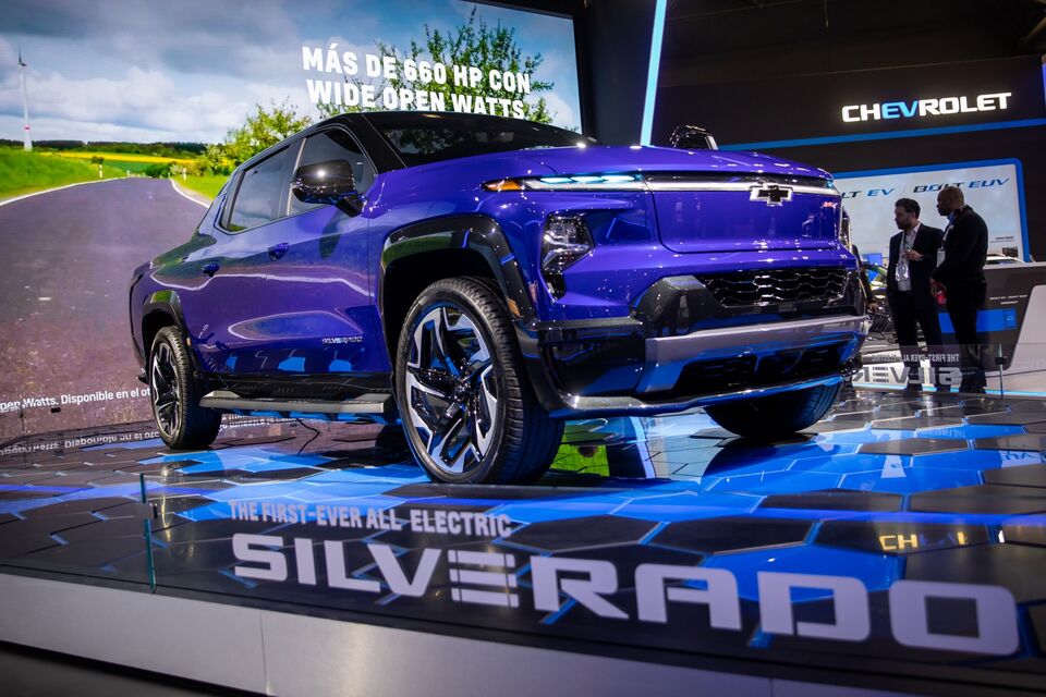 GM Silverado EV Debuts at $40,000 as Latest Electric Truck - Bloomberg