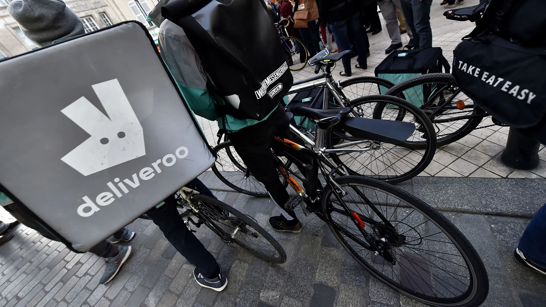 Edouard Philippe has appointed a group to suggest increased protection for platform workers, such as Uber and Deliveroo drivers.