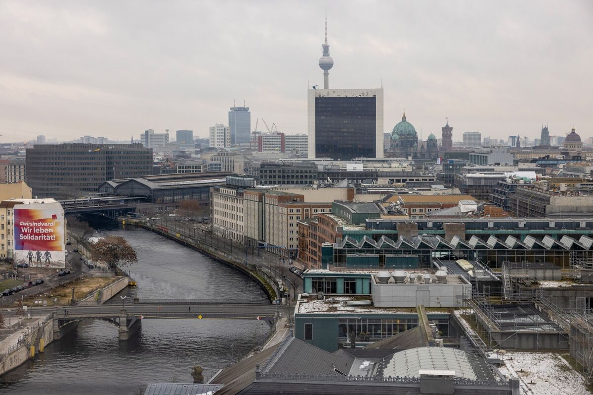 German Bond Yields Dip as Traders Watch Middle East Tensions