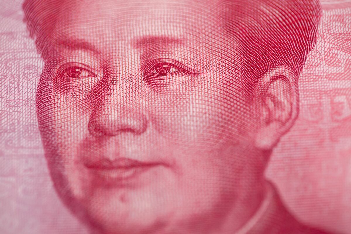 Chinas Dream of Powerful Currency Runs Into Trumps Return