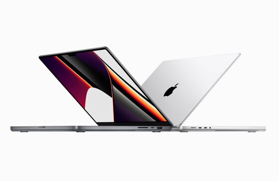 Apple Drops Intel in Biggest MacBook Pro Overhaul in Years
