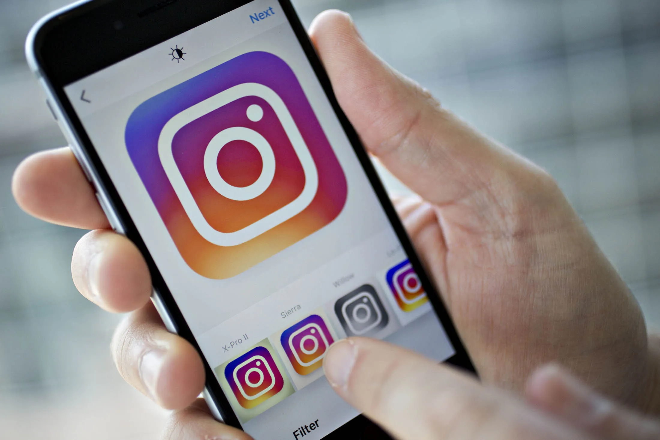 インスタグラム、メールアドレスと電話番号が流出－アプリに不具合 - Bloomberg