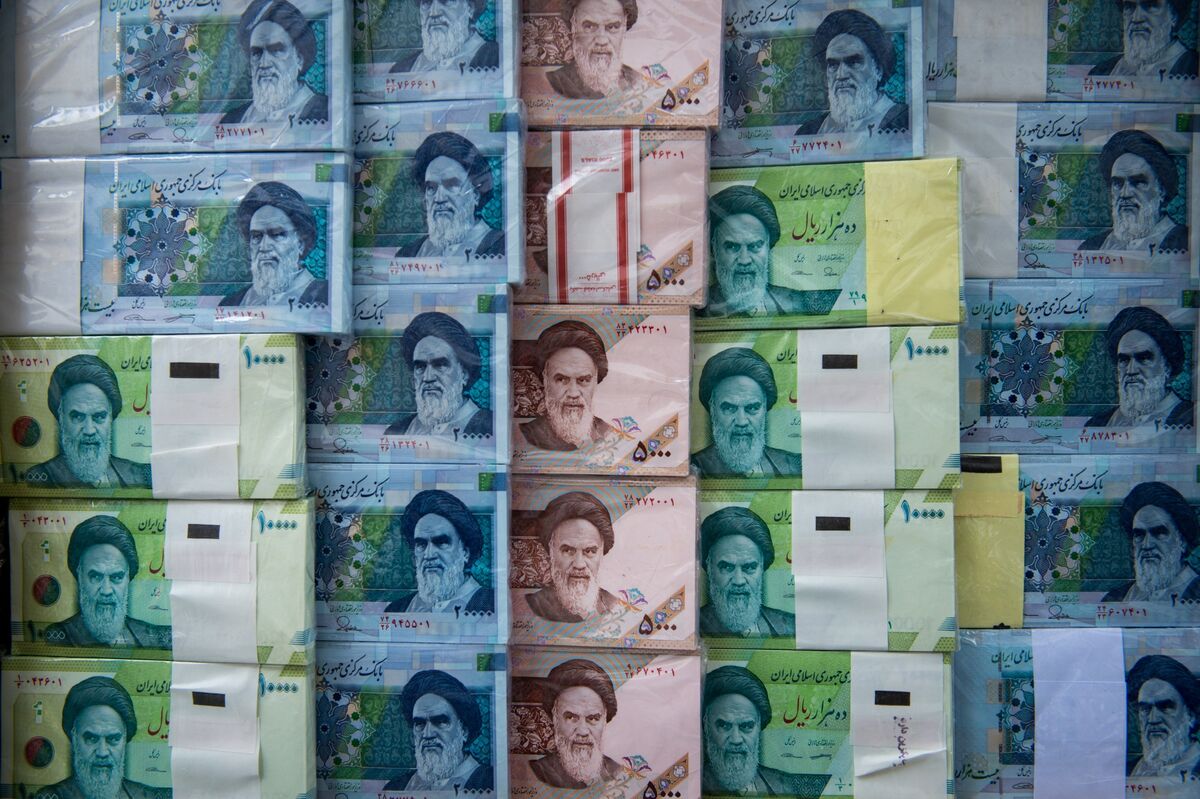 bloomberg.com - Jonathan Tirone - Iran's Currency Plunge Continues Ahead of 'Crushing' US Economic Measures