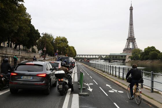 Socialist Paris Mayor Takes Her Anti-Car Crusade to the Streets