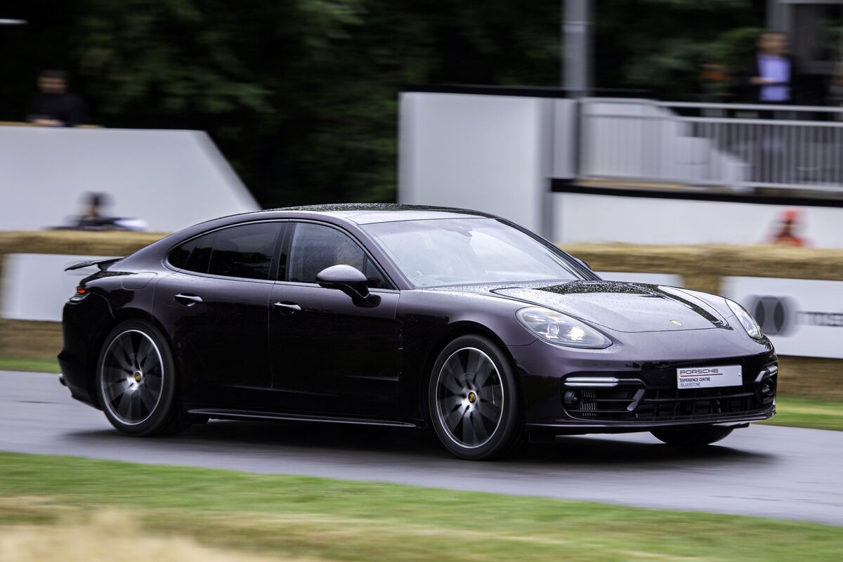 Porsche Blunder Puts $148,000 Sportscar on Sale for $18,000 in China