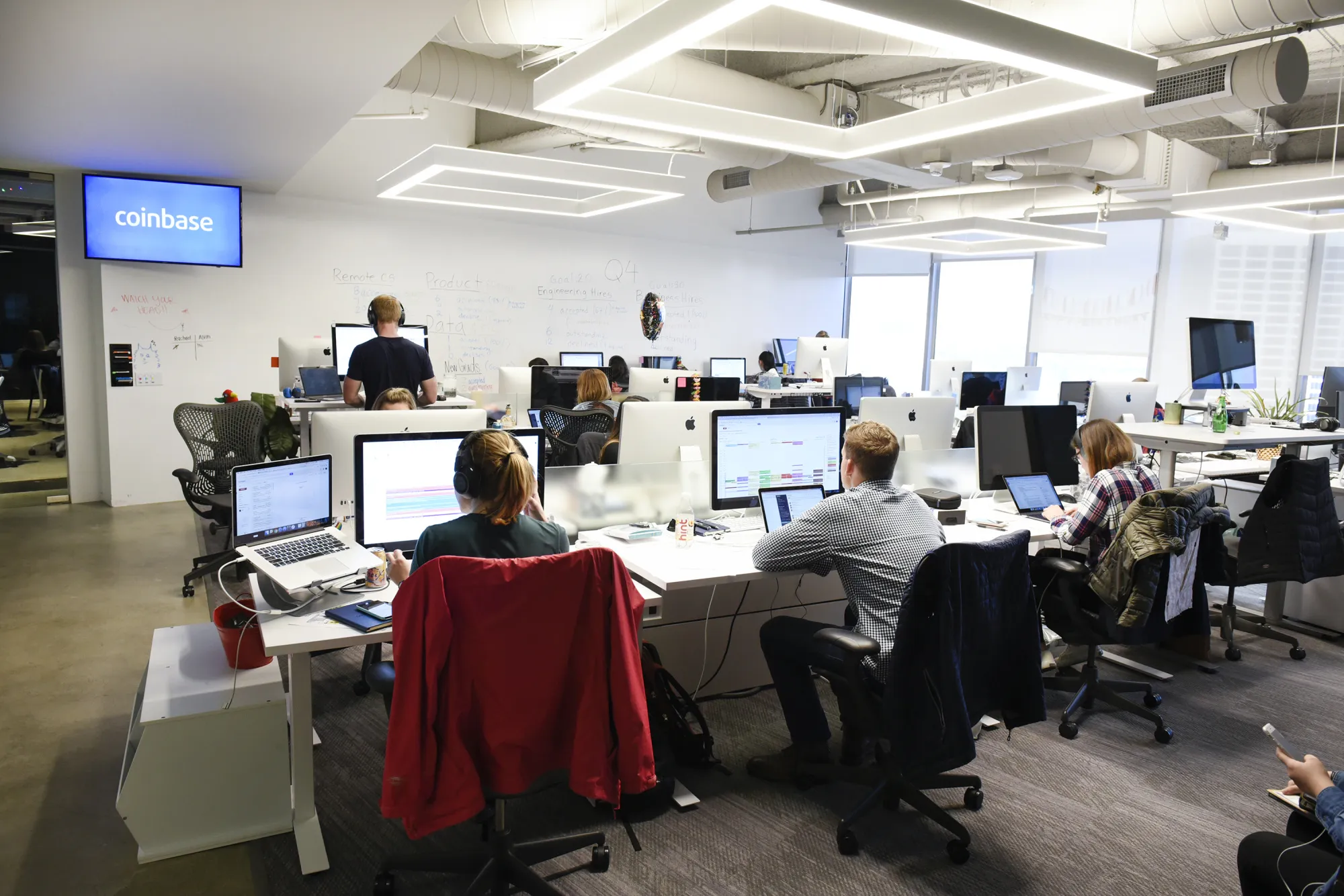 仮想通貨交換の米コインベース、ステーブルコインを初めて取り扱いへ - Bloomberg