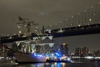 relates to ＮＹブルックリン橋にメキシコ海軍の訓練船が衝突、複数の負傷者