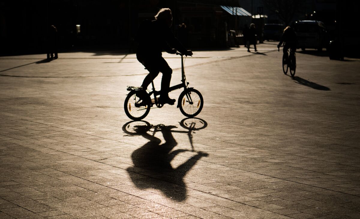 China’s Top Maker of Folding Bikes Soars in Hong Kong Debut
