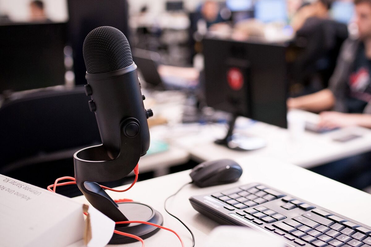 🟪"Il PodX Group acquista il network di podcast di Julie Louis-Dreyfus e Meghan Markle: un passo storico negli USA"