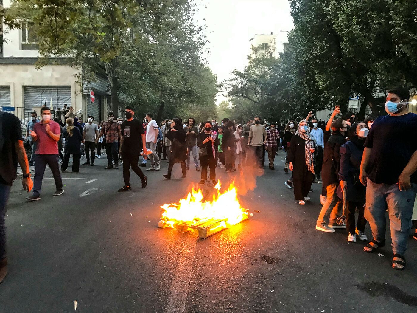 Iran Protests Underline Economic, Social Pain - Bloomberg