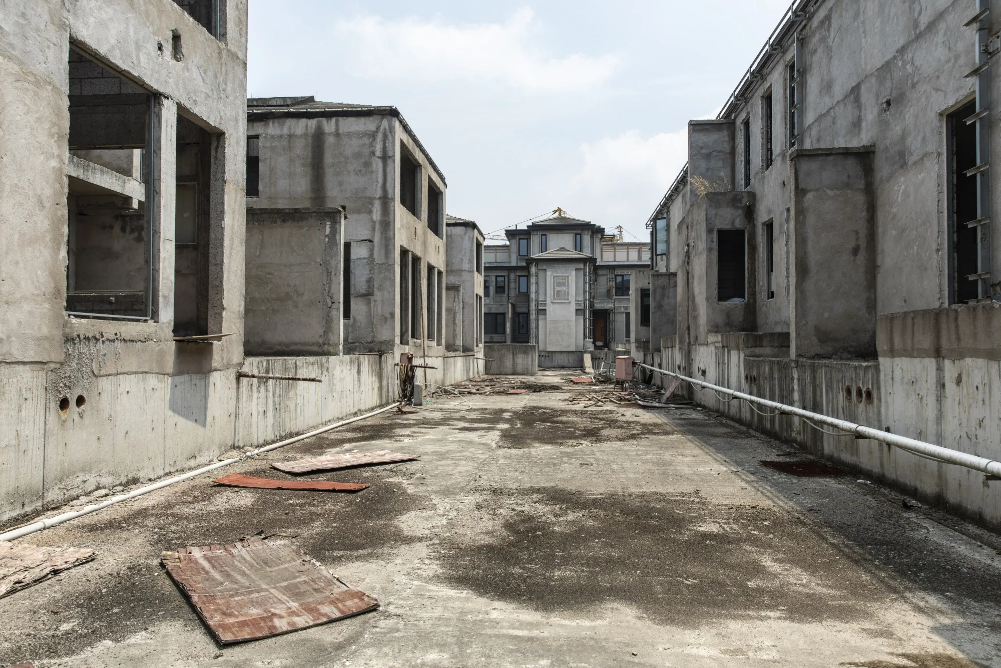 Once the biggest halted project in Shanghai, upmarket Cathay Yard remains delayed more than two years past due delivery date, as luxury builder Tahoe Group became the first major defaulted developer in China.