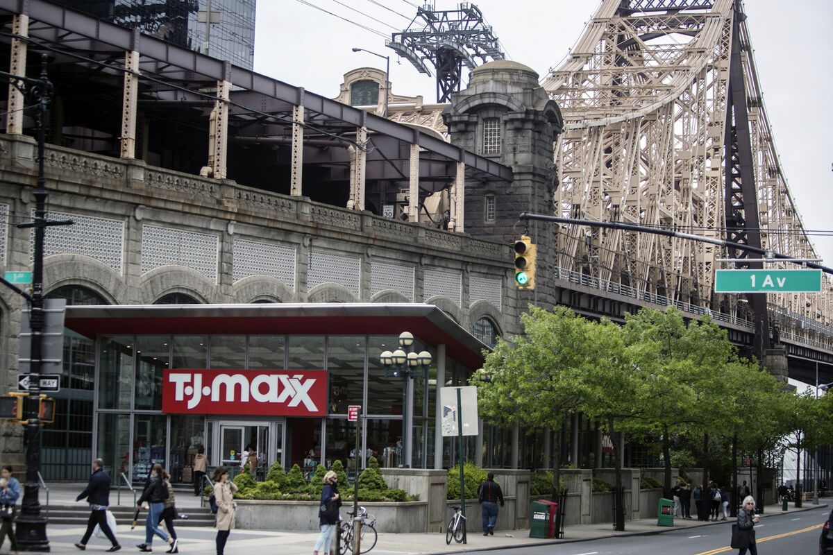 TJ Maxx Operator Retains Allure as U.S. Economy Steams Ahead - Bloomberg