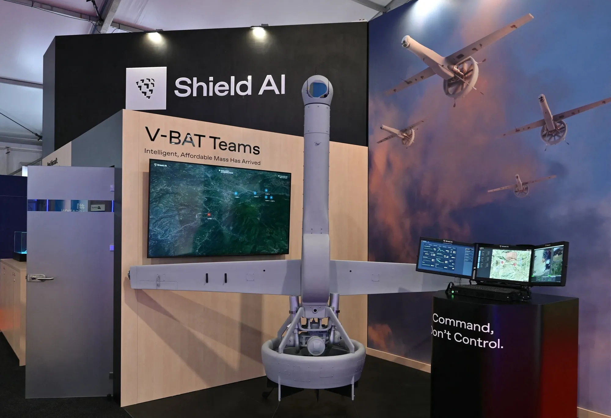 A Shield AI&nbsp;vertical take off and lift Artificial Intelligence piloted Unmanned Aircraft System at&nbsp;the 2024 Farnborough International Airshow.&nbsp;