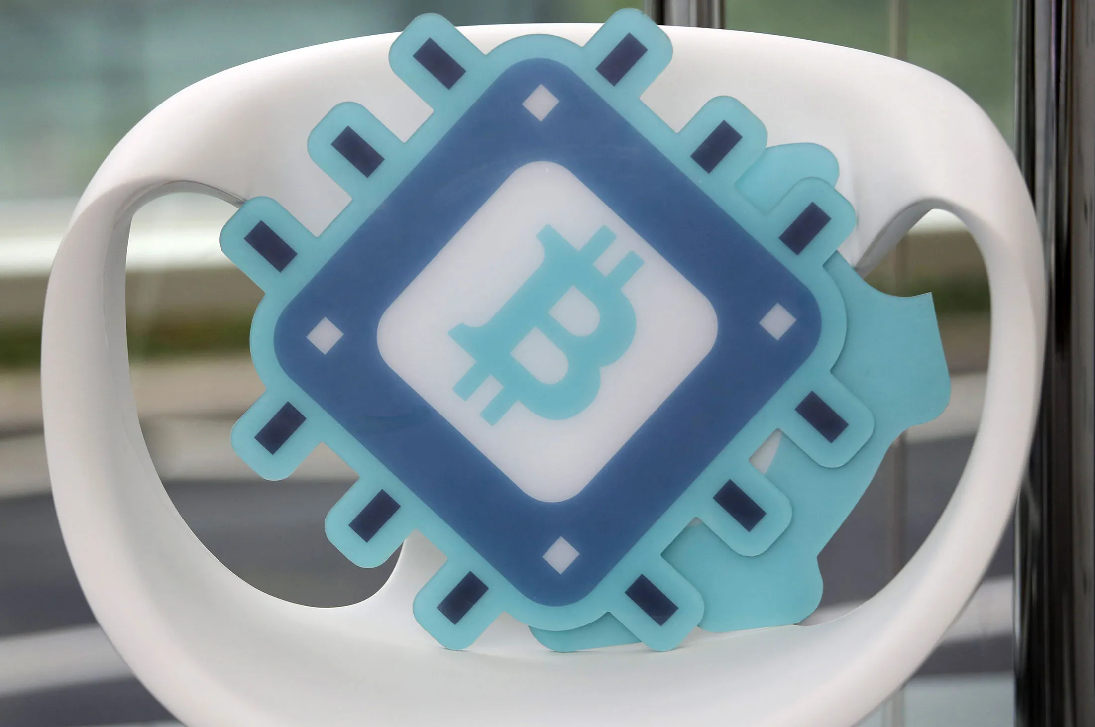 ビットコインが１万1000ドル突破、バブル警鐘も快進撃止まらず - Bloomberg