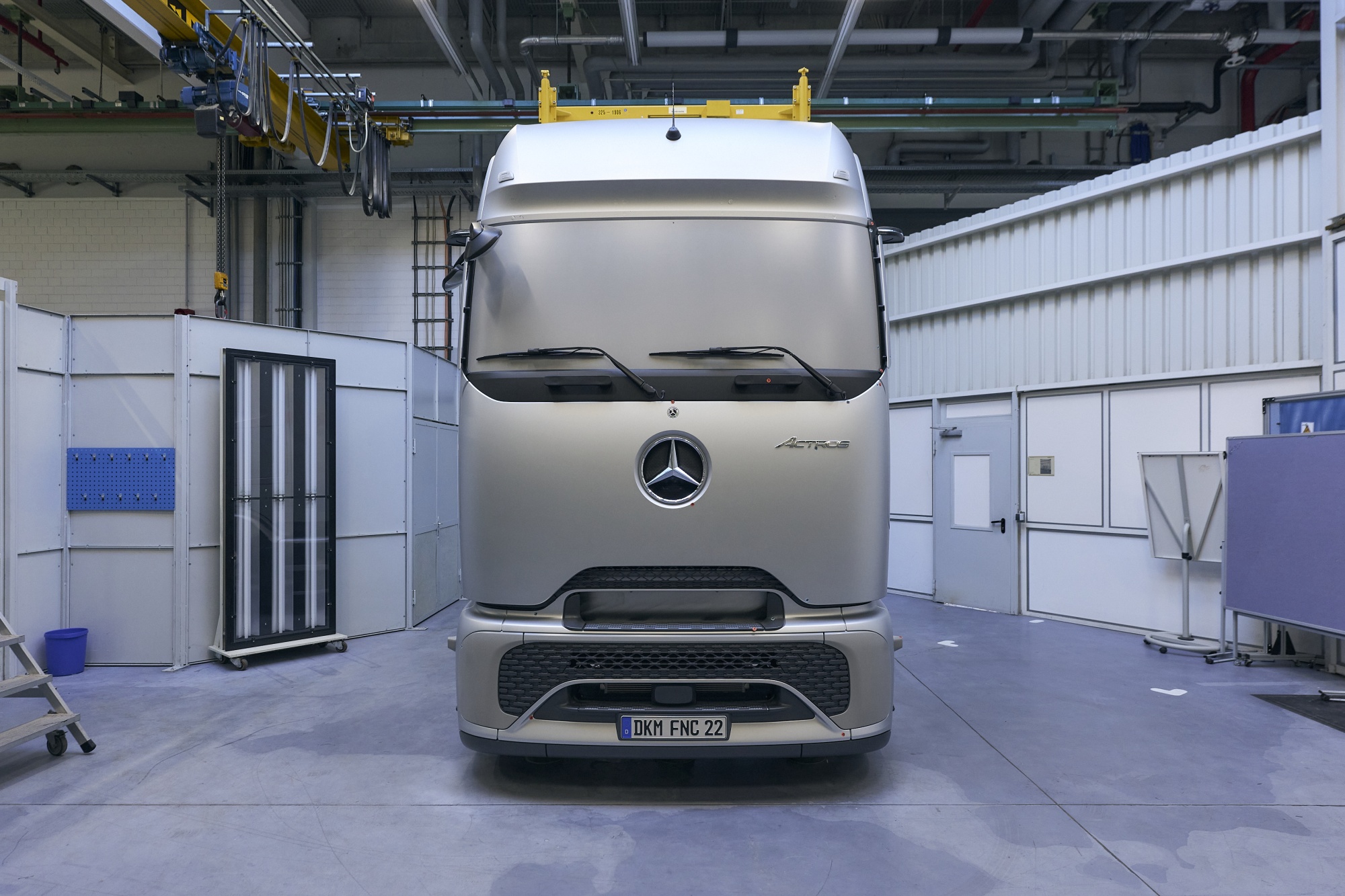 Daimler Truck’s Chief Executive Takes Tesla’s Semi Down a Peg Bloomberg