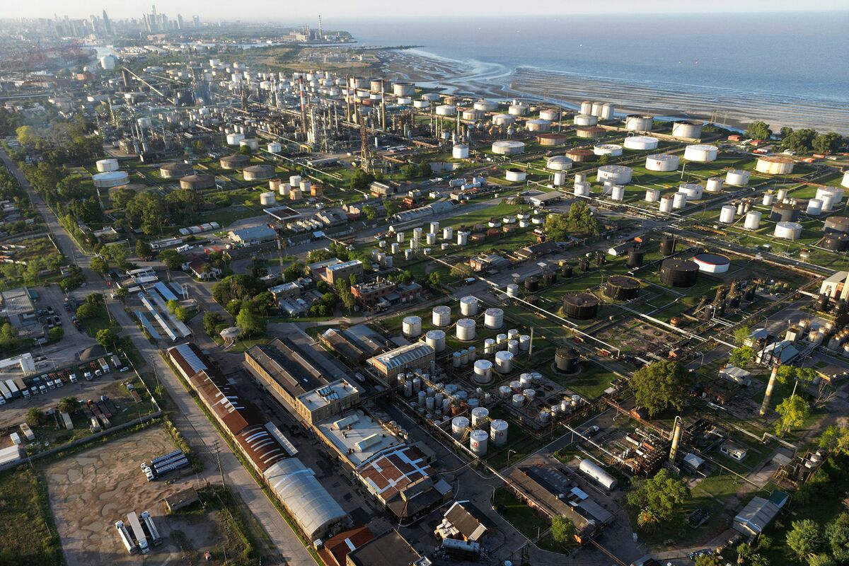 Mercuria, Vitol Are Among Bidders for Raizen Argentina Refinery Mercuria, Vitol Are Among Bidders for Raizen Argentina Refinery