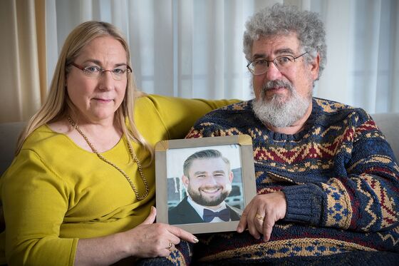 Fox Must Face Suit by Seth Rich’s Parents Over Stories on His Death