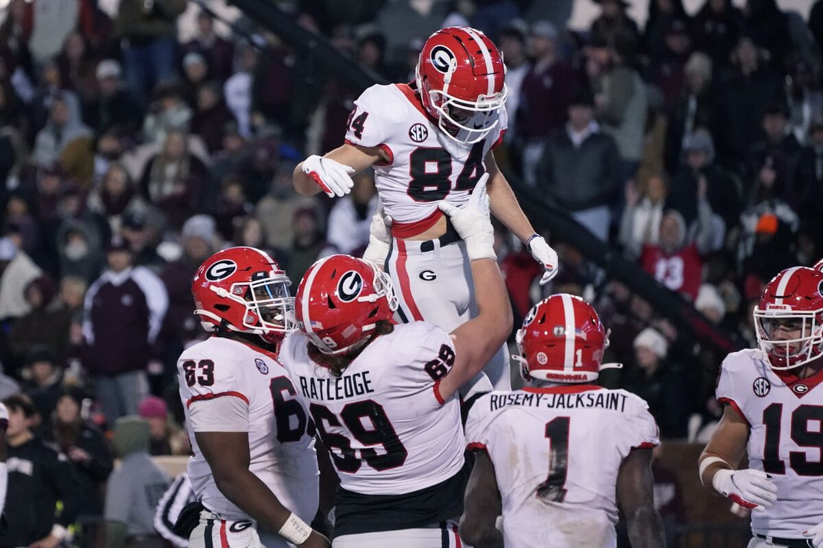 AP Top 25: No. 1 UGA Leads Unchanged Top 5; Ducks, UCLA Slip - Bloomberg