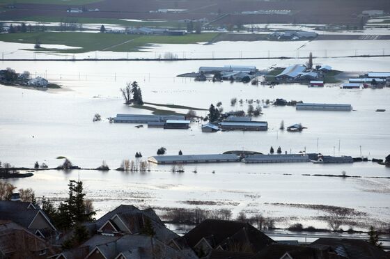 Storms at Canada’s Biggest Port Leave Grain Stuck in Prairies