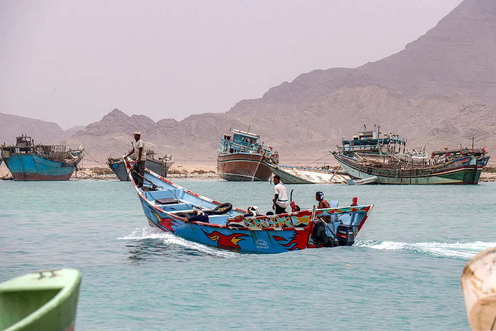 US pauses Iran strikes for second night as Houthi-Saudi skirmishes escalate and open a new Red Sea front