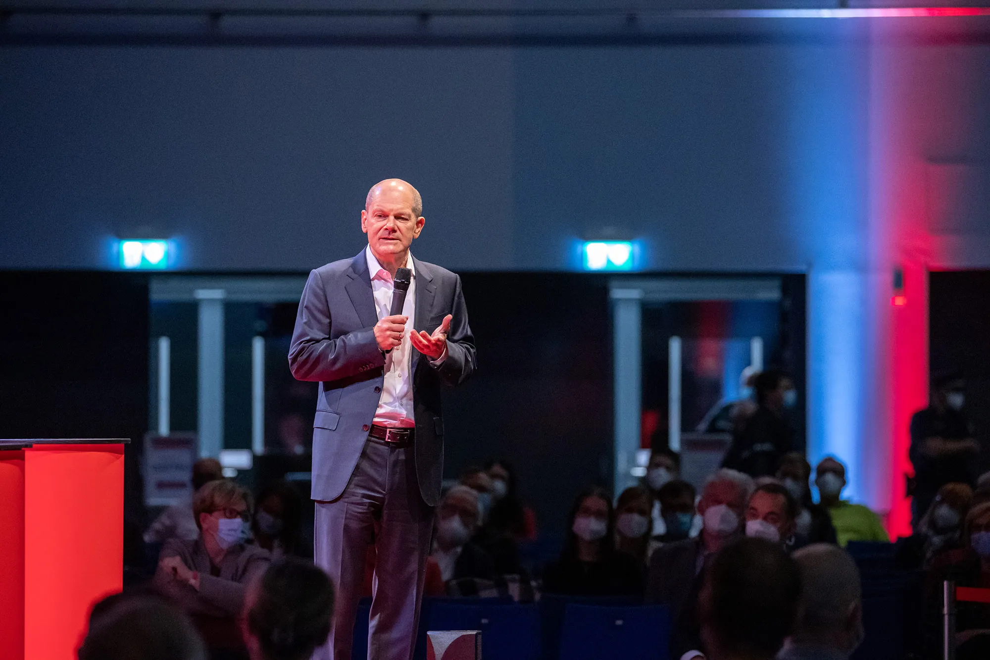 Olaf Scholz during an election campaign meeting in Bavaria, on Sept. 18.&nbsp;