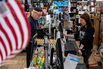US Consumer Confidence Declines on Weaker Outlook for Economy