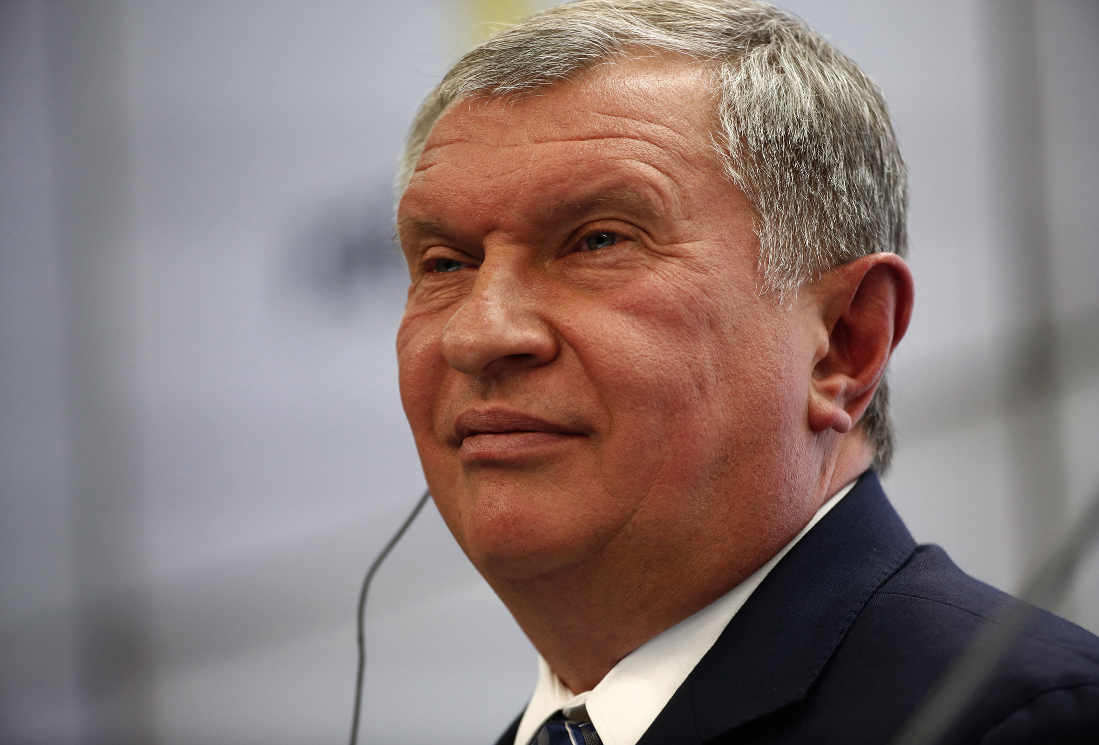 Rosneft’s Sechin Says China Ties Boosted With New Deals, Routes - Bloomberg 