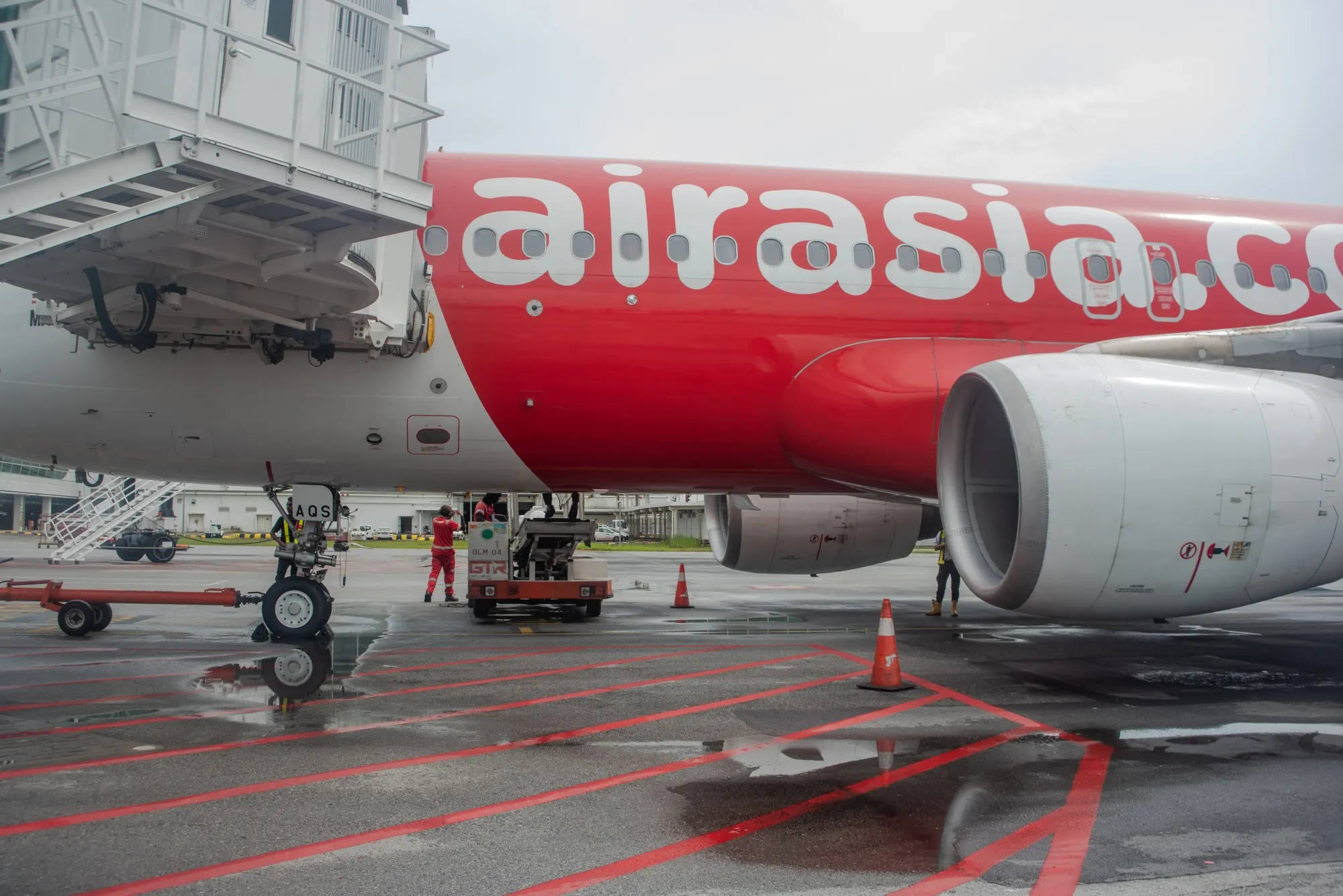 Saudi Fund Set to Invest in AirAsia, Boosting Ties to Region - Bloomberg