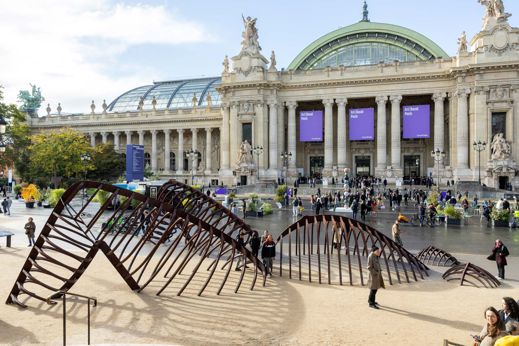 The work “Mothership, 2026” by artist Prune Nourry is on display in front of the Petit Palais The “Visionnaires” Exhibition is a Carte Blanche Given to artist Prune Nourry at the Petit Palais during Art Basel Paris 2026 on Oct. 21. Photographer: Luc Castel