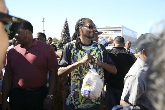 Snoop Dogg’s Surprisingly Solid Tips for Thanksgiving Dinner