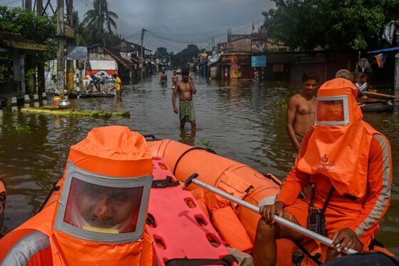 Superpower Rivalry and Vaccine Envy Set Stage for Climate Talks