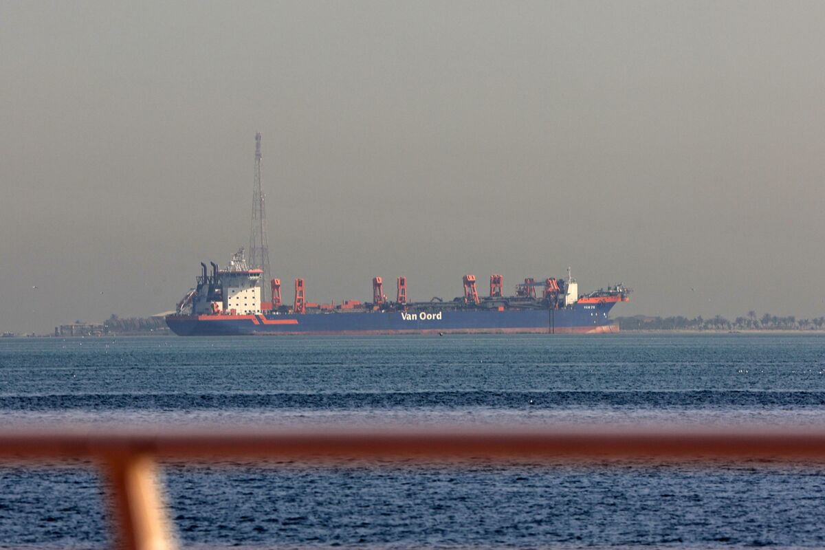 UAE Oil Output Drops Nearly 50% After Strait of Hormuz Closure - Bloomberg