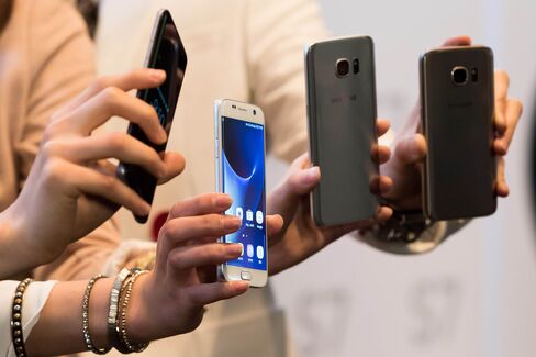 Samsung Electronics Co. Mobile Communication President Kong Dong-Jin Presents Galaxy S7 Smartphone At Media Event Ahead Of Sale