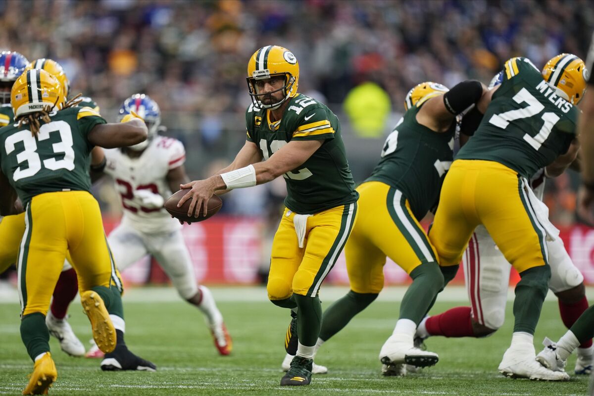 Packers prepare for trip to London, hope to improve offense