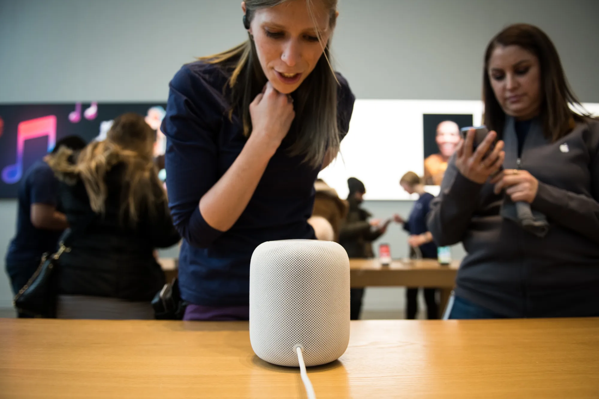 An Apple employee speaks to Siri while demonstrating the Apple HomePod.